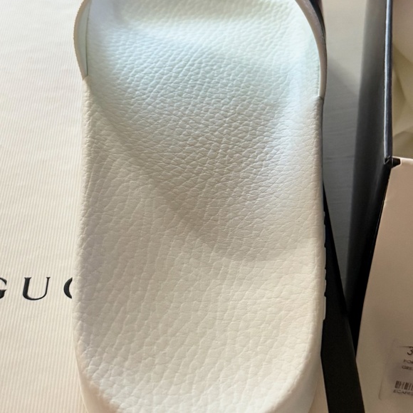 Mens GUCCI slides -LIKE NEW never worn - Picture 2 of 3